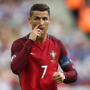 【足彩网平台】梅西亮相引发全场欢呼，烟花璀璨点亮未来