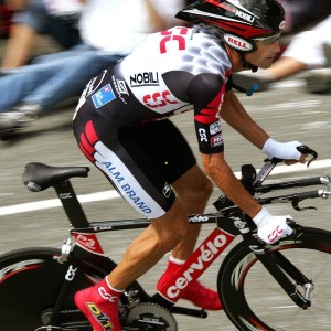 足彩网体育公司-英雄联盟S8总决赛璀璨启幕，冠军奖杯震撼亮相，电竞盛宴再掀高潮！