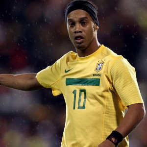 足彩网平台|谢鹏飞闪电破门毕津浩压哨绝平 申花与三镇激战1比1握手言和