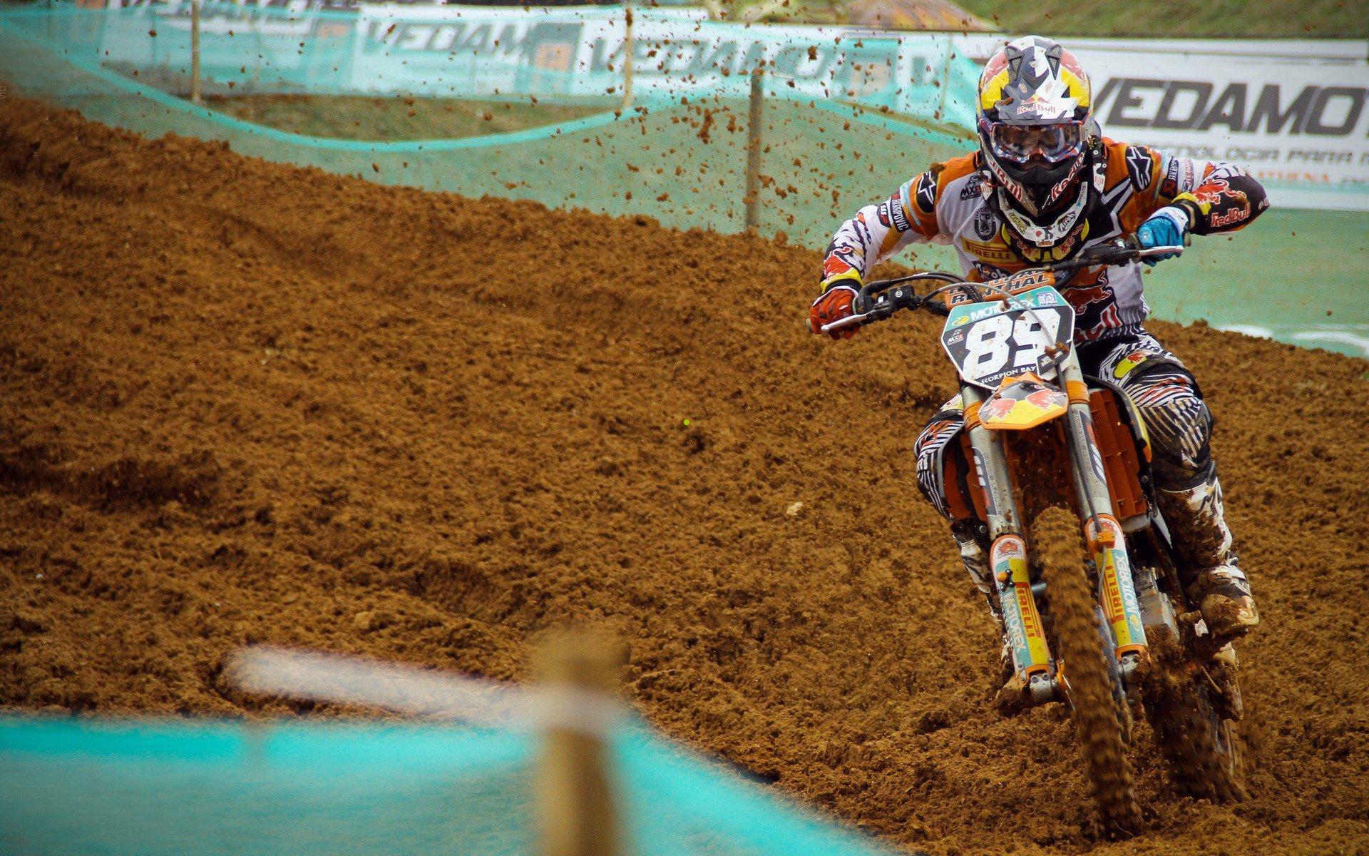 斯卡洛尼赞誉马斯坦托诺，勇敢尝试展现卓越表现